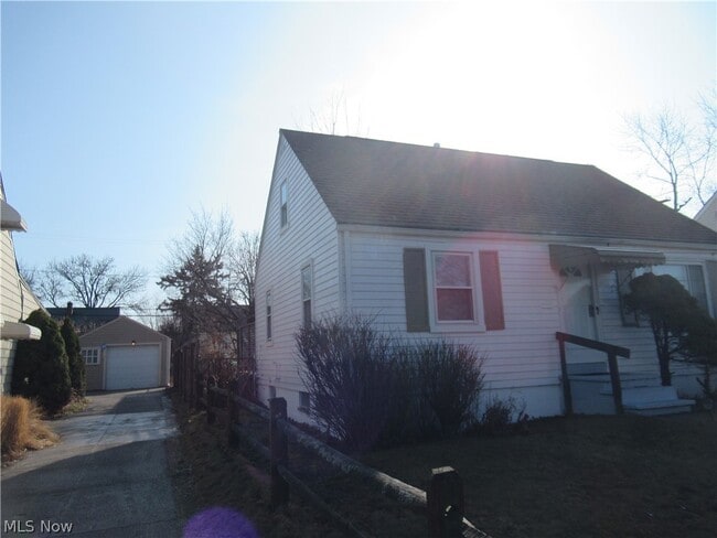 Photo - 4413 W 187th St