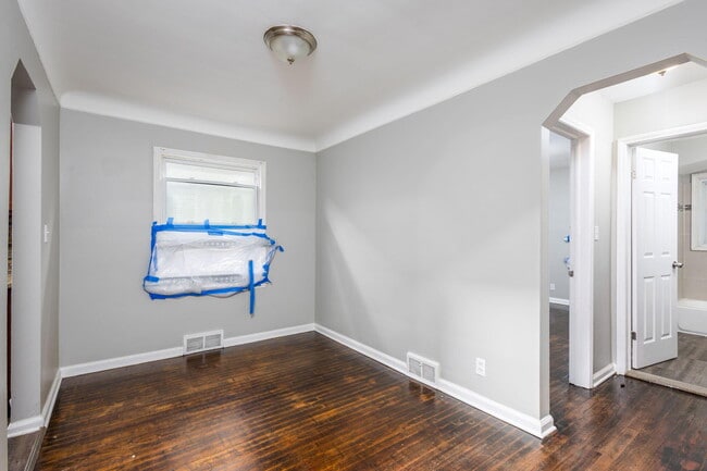 Photo - 21195 Behrendt Ave