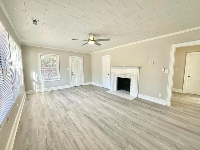 Photo - 1827 McLean Rd