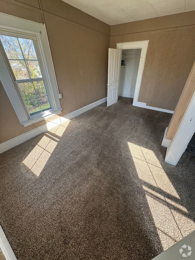 Building Photo - 1203 S Hamilton St Unit #3 Rental