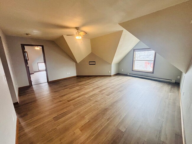 Huge 5BD Two Story Apartment Blocks from D... - Huge 5BD Two Story Apartment Blocks from D... Unit Apt 7
