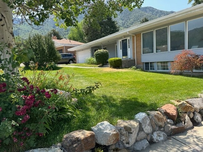 Olympus Cove Five Bedroom Rambler; Amazing... - Olympus Cove Five Bedroom Rambler; Amazing... House