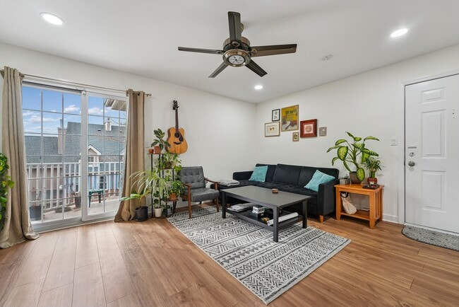 Photo - 495 Witney Ct