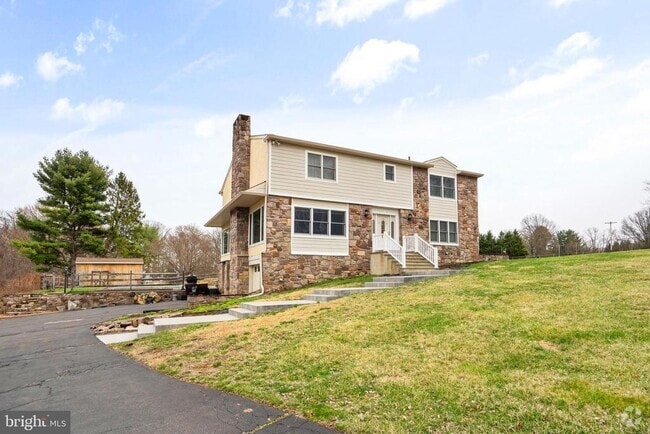 Building Photo - 3554 N Sugan Rd Rental