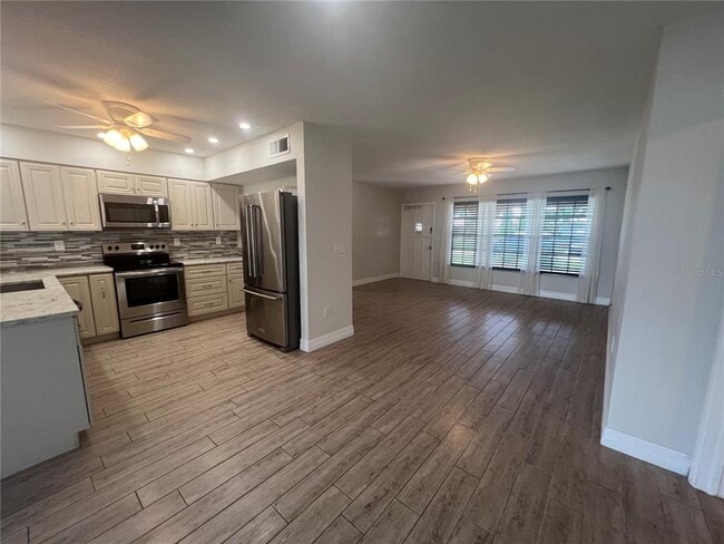 Photo - 110 Sinclair St SE