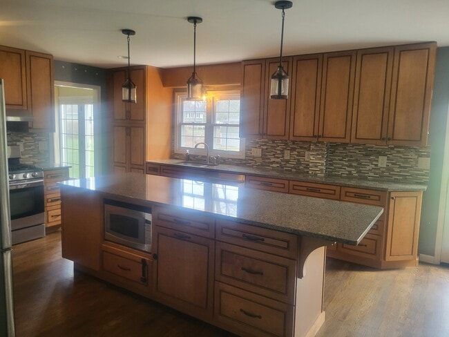 Photo - 520 Meadowbrook Dr