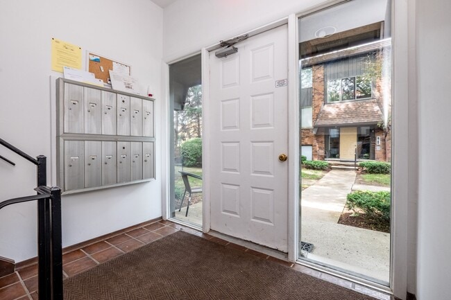 Photo - Maplecrest Apartments - Birmingham Apartments