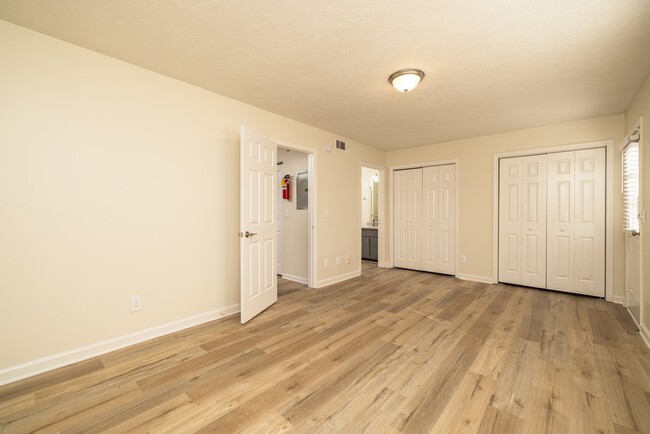Photo - Overlook Club Apartments