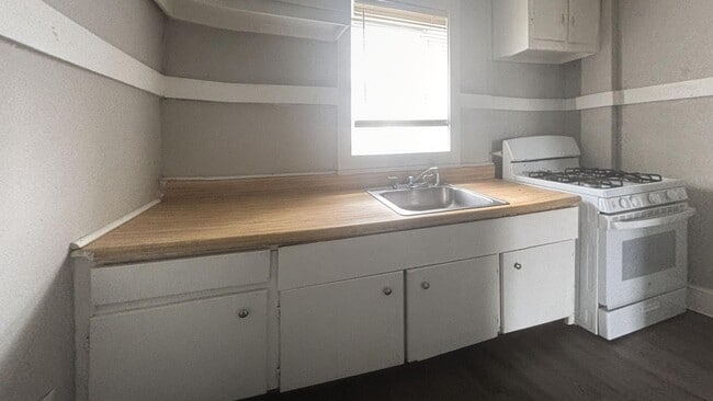 Photo - Renovated Three Bedroom w/ New Flooring throughout in Southwest