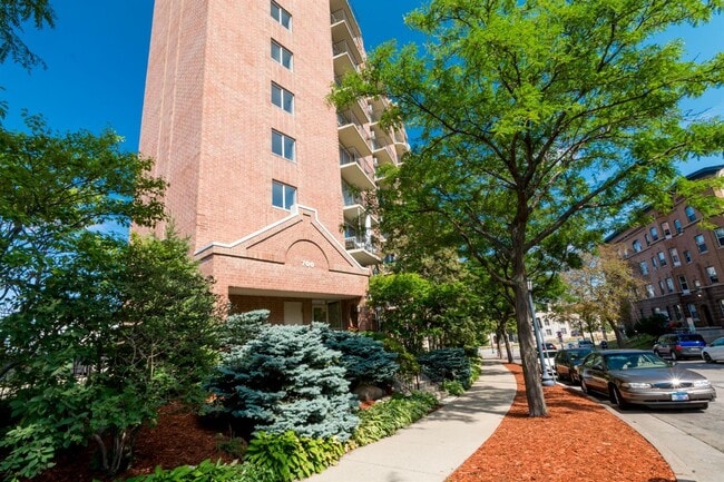 Building Photo - Kenwood Gables Rental