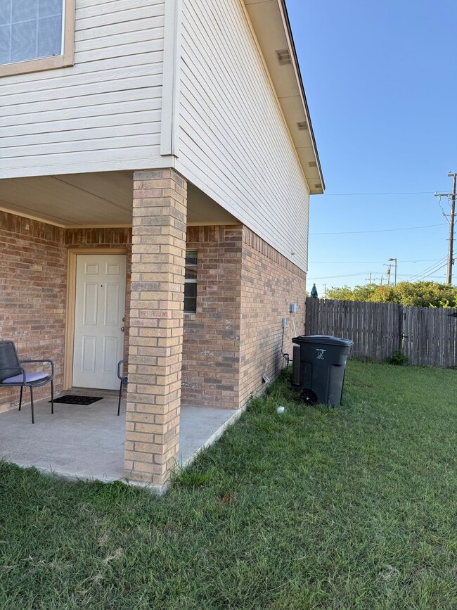 Building Photo - 1301 Chips Dr