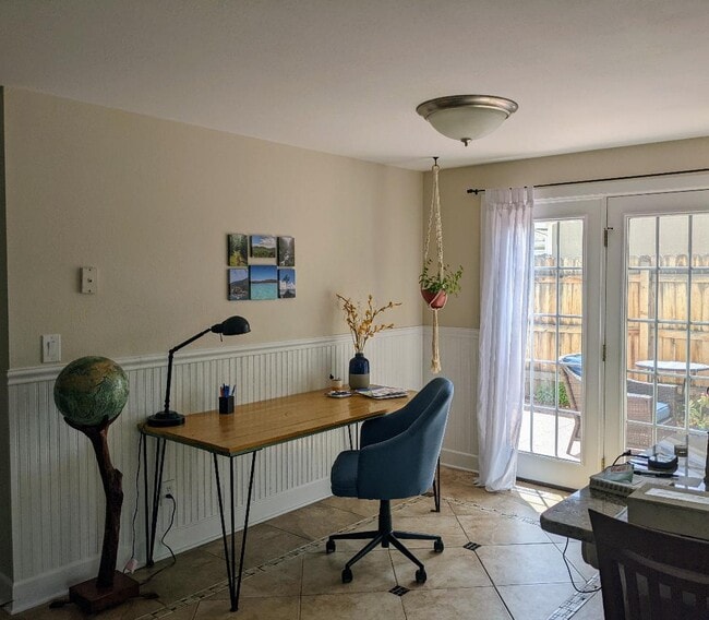 Área de comedor - 2043 Bronson St