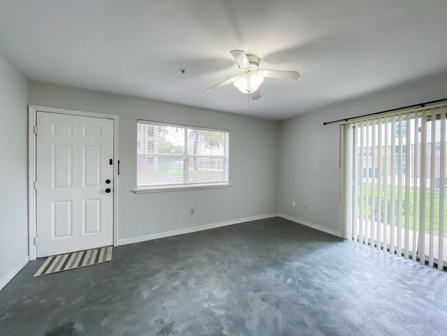 Photo - Campus Edge #104