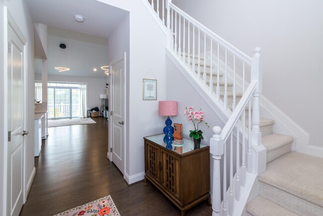 Photo - 2544 Oxford Cir