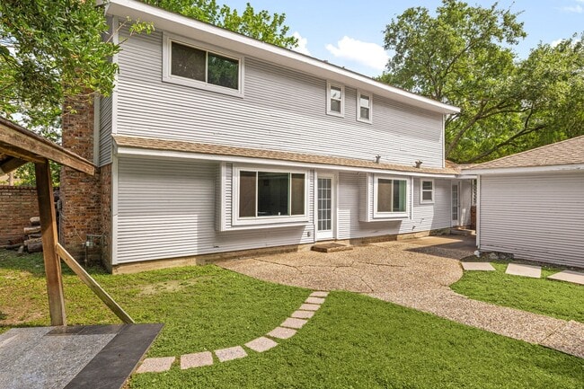Photo - 2114 Briargreen Dr