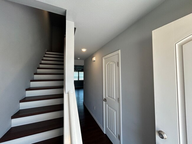 Photo - Townhouse with Garage - Minutes from Downt... Unit 624-1