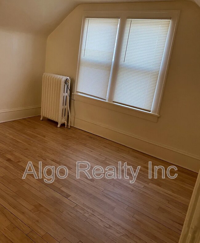 3250 N Logan Ave