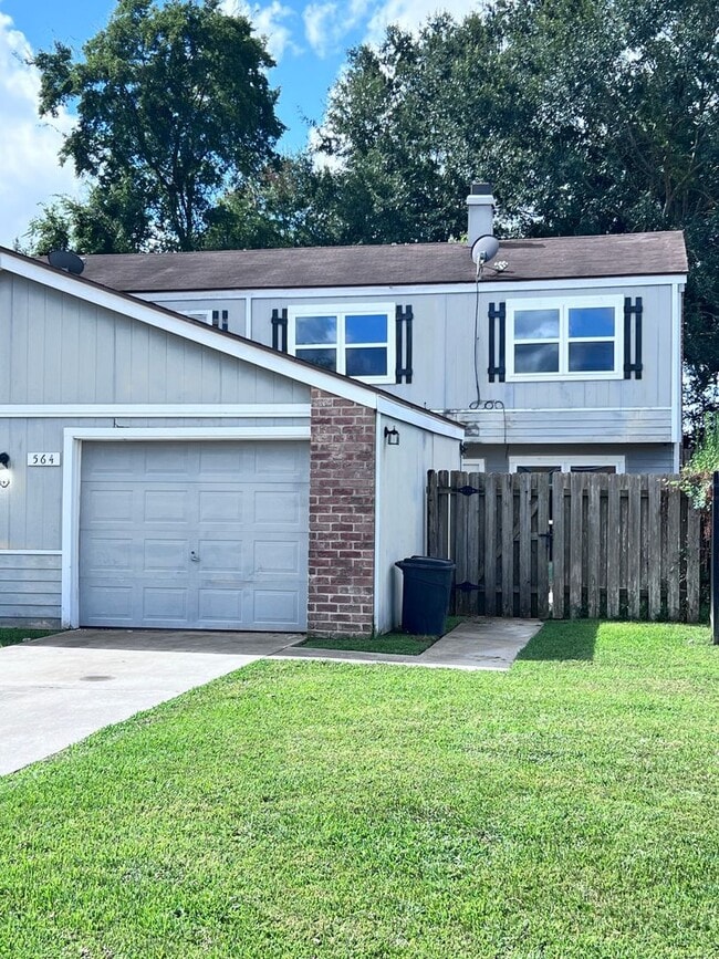 Building Photo - 2 Bedroom Townhome for RENT - WEST END BEA...