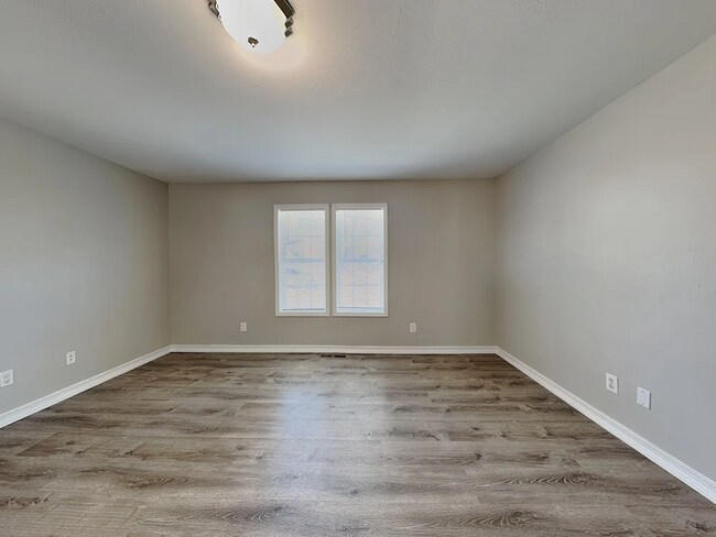 Photo - 522 Parnell Dr