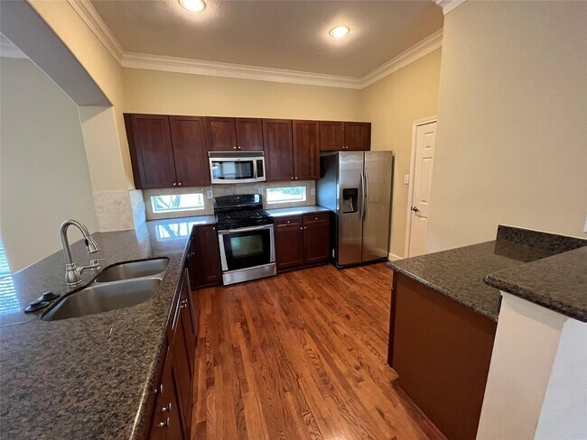 Photo - 1138 W 26th St