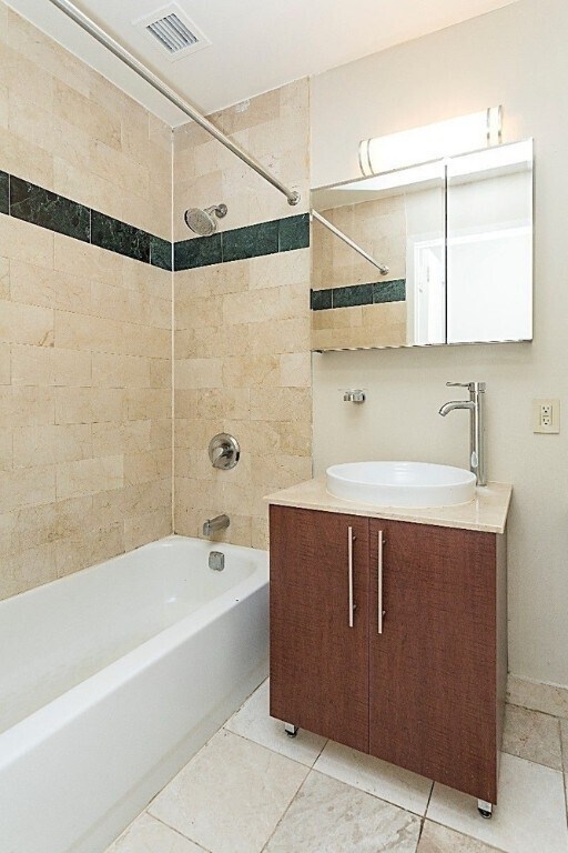 99 John St Unit 22R