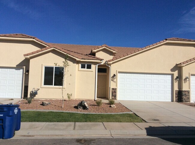 Gemstone Properties - Townhome in Sky Ridge - Gemstone Properties - Townhome in Sky Ridge