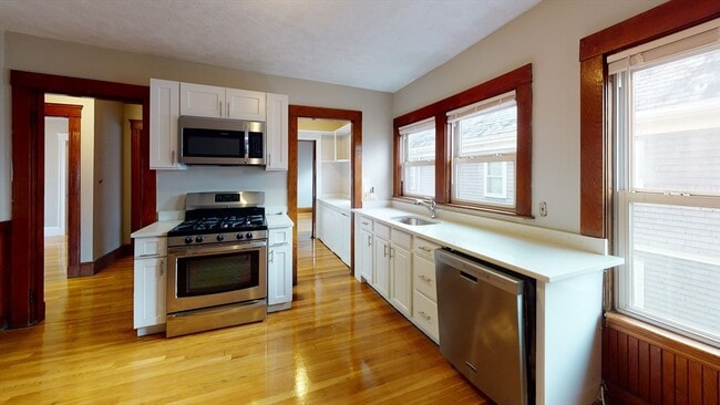 Building Photo - 72-74 Harlow St Unit 74