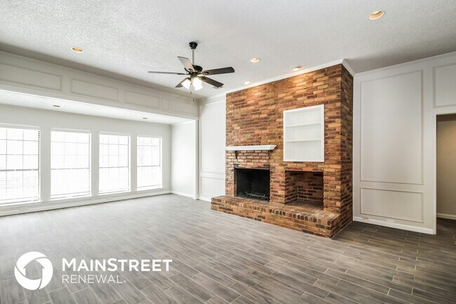 2102 Monterrey Pl