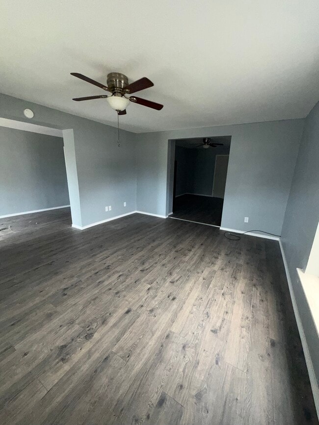 Building Photo - 509 E Kenedy Ave Unit 2