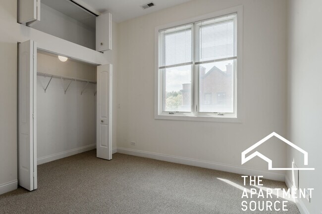 Photo - 1356 W Augusta Blvd Unidad 304