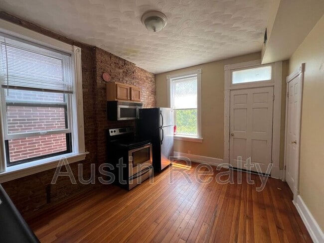 Building Photo - 4658 Tyrolean Ave Unit Apt 2F