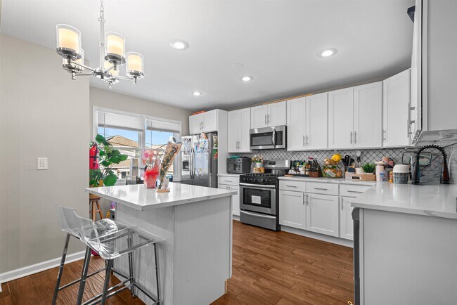 Photo - 1604 82nd St
