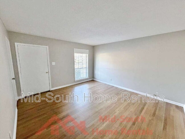 Photo - 1359 Heathcliff Dr