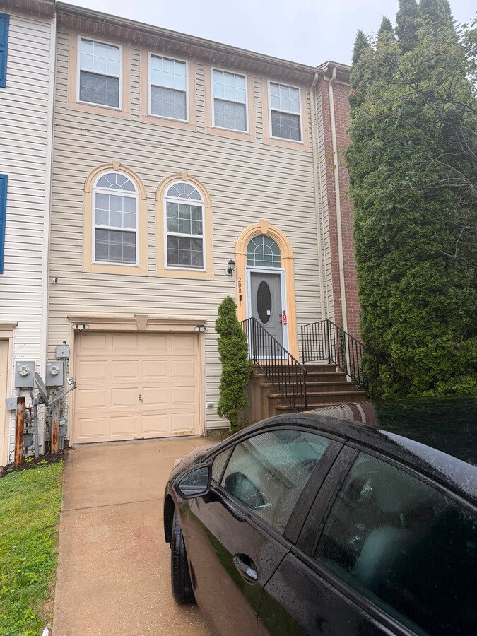 Photo - 208 Persimmon Cir
