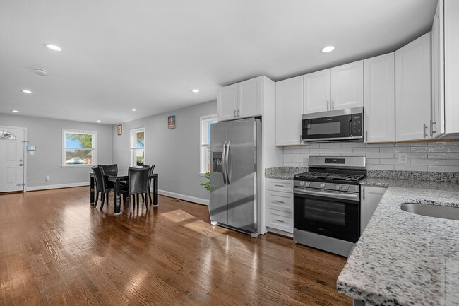 Photo - 4923 Lasalle Ave Unidad Room A