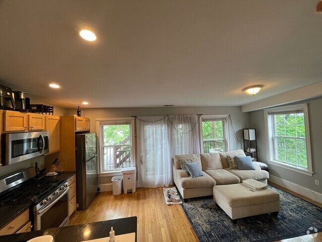 Building Photo - 302 W 3rd St Unit 3 Rental