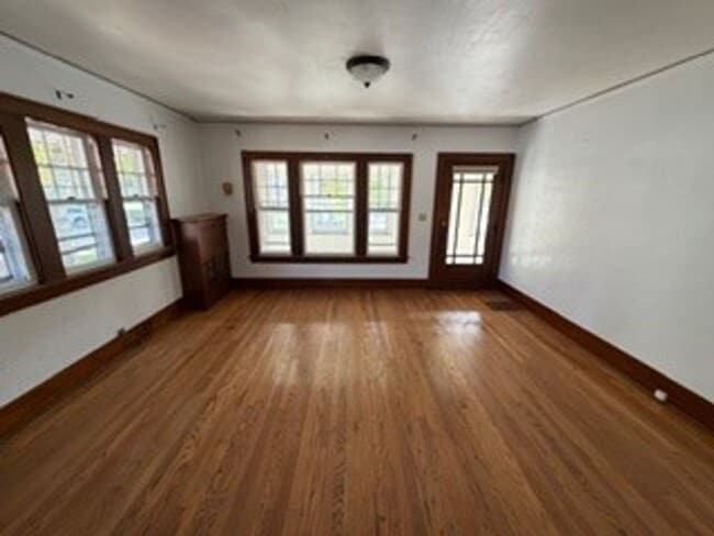 Photo - 3 Bedroom 1 BA single family in the heart ...
