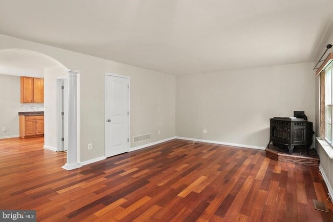 Photo - 144 Midland Rd