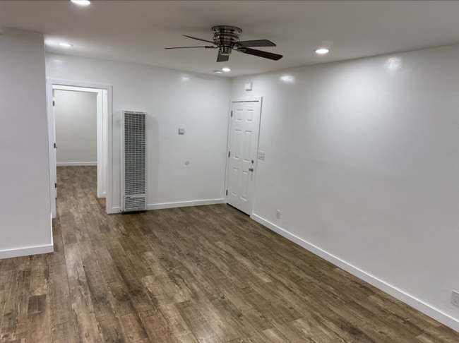 Photo - 317 W 76th St Unidad 1