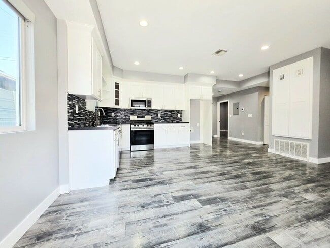 Photo - 631 W 83rd St