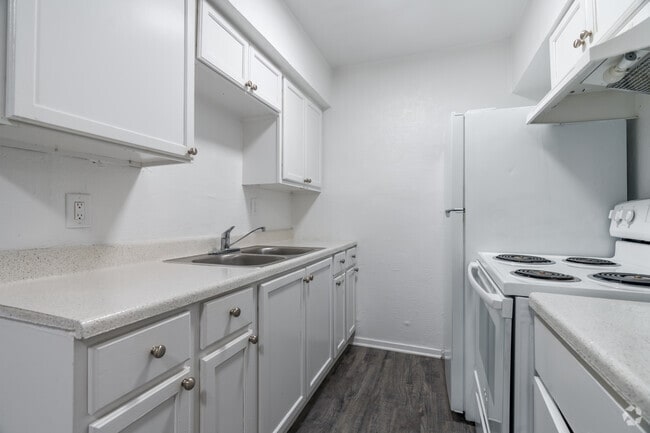 2 habitaciones, 1.5 baños - 865 pies cuadrados - Cocina - The Courtland