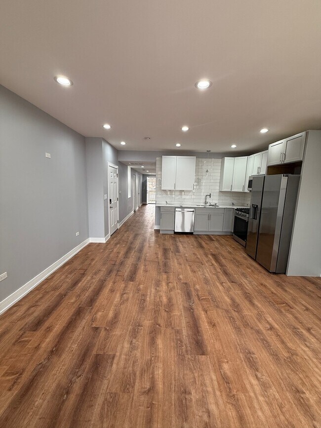 Photo - 4907 W Walton St