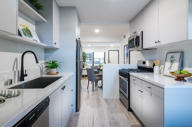 Building Photo - Thistle Rental