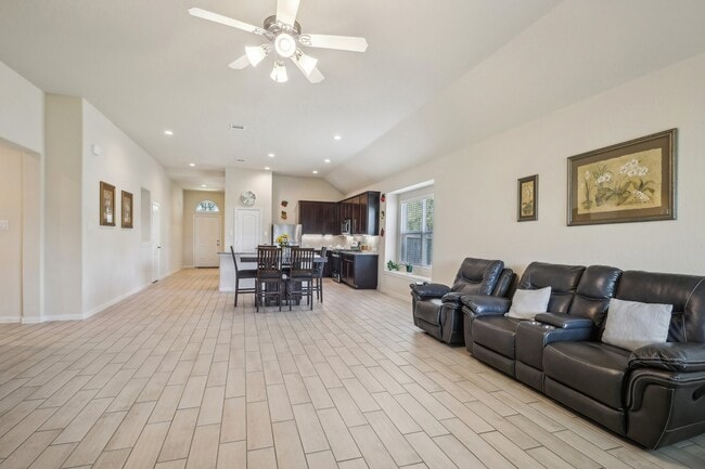 Photo - 18473 Railroad Ave