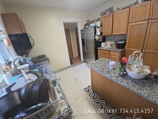 Photo - 818 Packard St