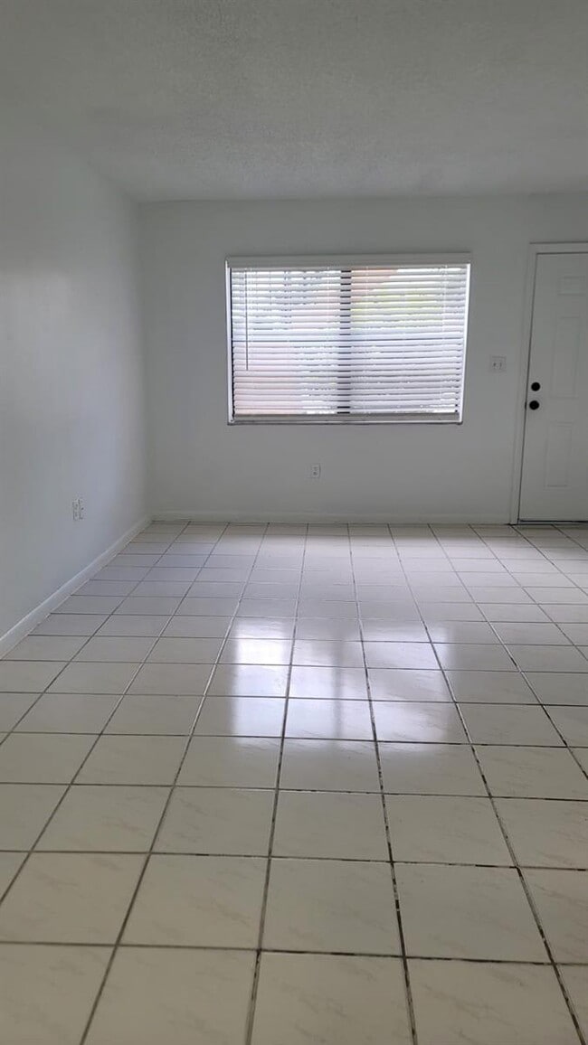 Photo - 6882 NW 173rd Dr