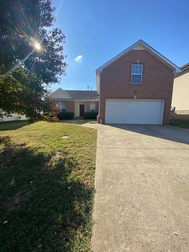 Building Photo - Newly Renovated Single Family Home