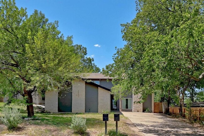 Building Photo - 3402 Dolphin Dr Unit A Rental