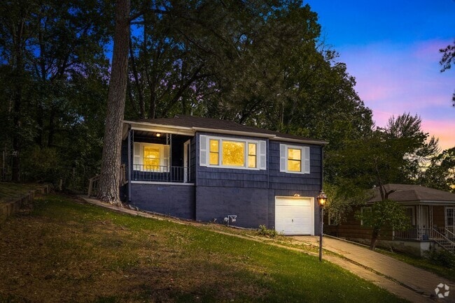 Building Photo - Beautifully Renovated 3 Bedroom 2 Bath Home