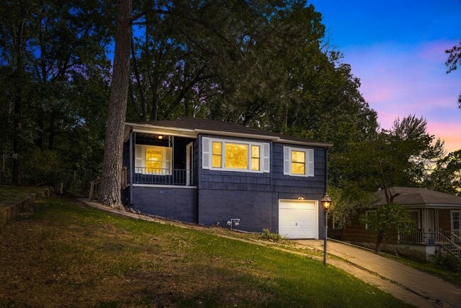 Beautifully Renovated 3 Bedroom 2 Bath Home - Beautifully Renovated 3 Bedroom 2 Bath Home